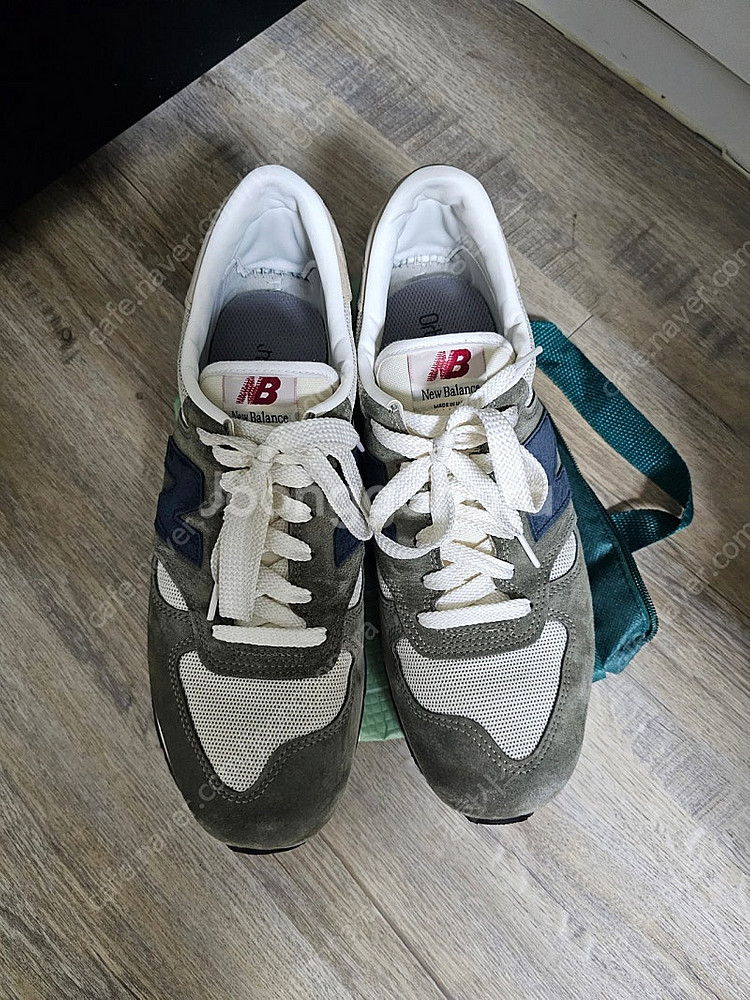 뉴발란스 990v1 올리브 285사이즈 판매합니다.--1
