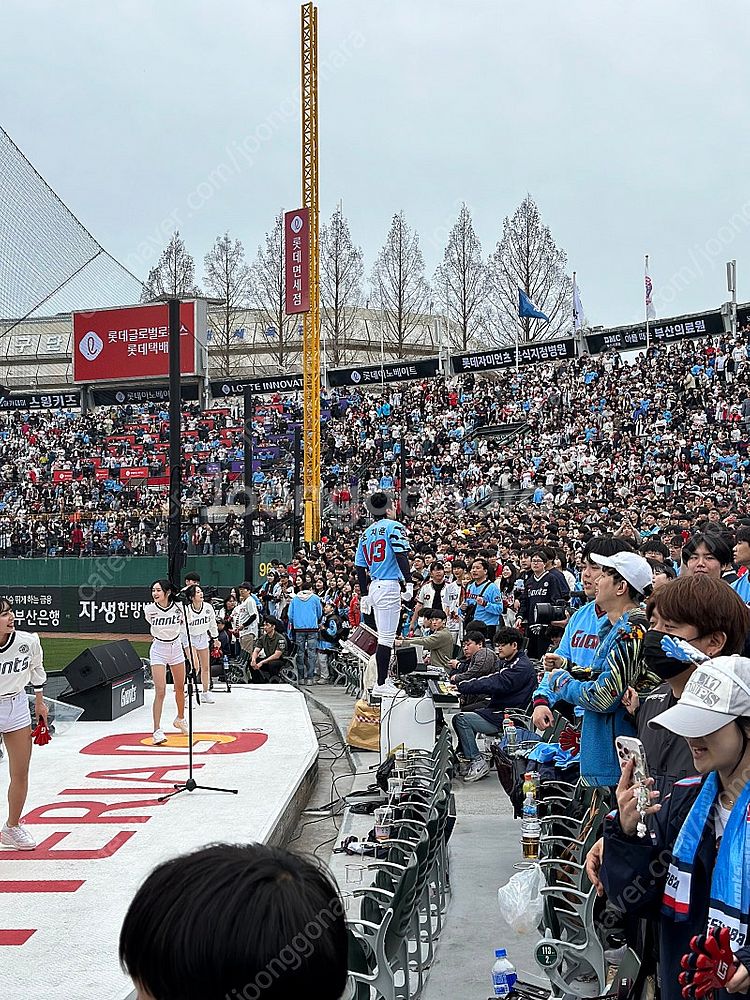 [롯데 vs 두산] 9월26일(목) 부산사직구장 응원석...--2