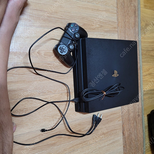 플스4 프로 PS4 PRO 2TB 7218C 팝니다. 시스템버전 10.01