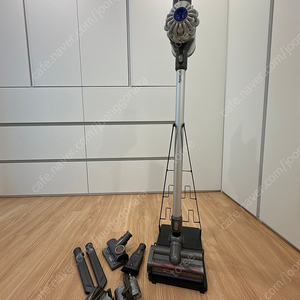 다이슨 dyson v6 청소기+흡입구4+충전기2+거치대