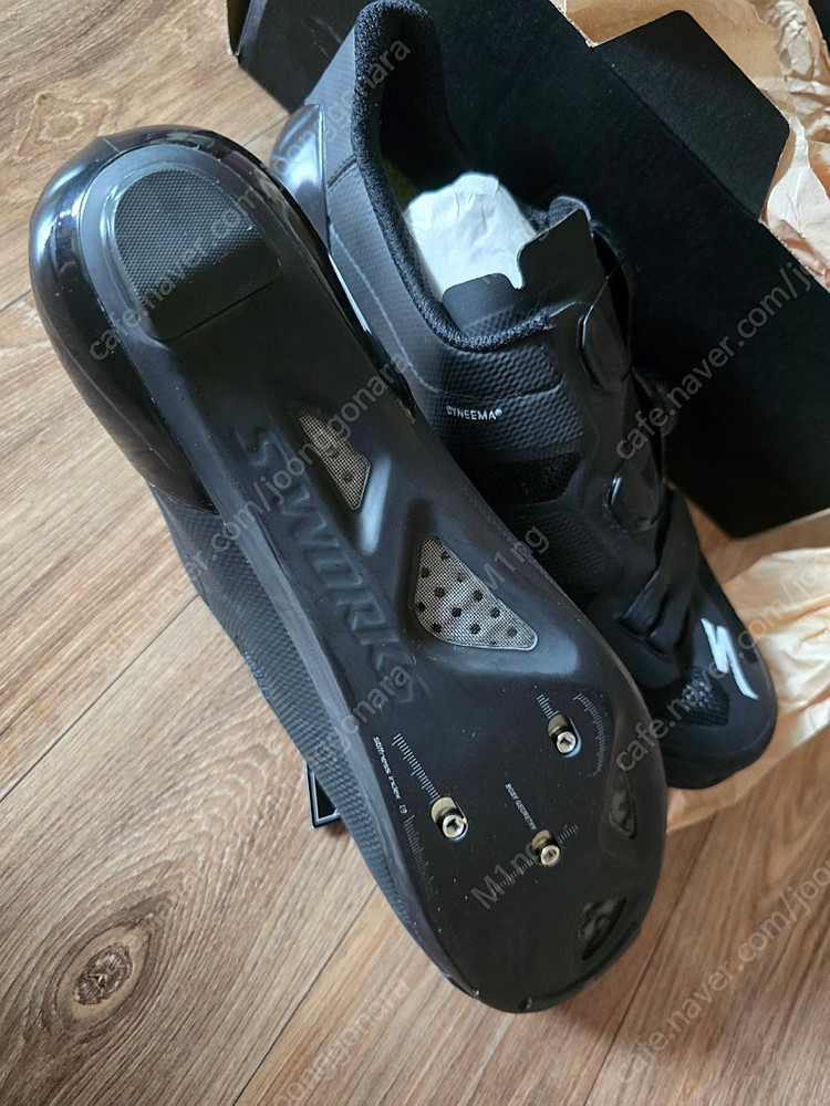 에스웍스7 벤트 44 클릿 슈즈 블랙--1