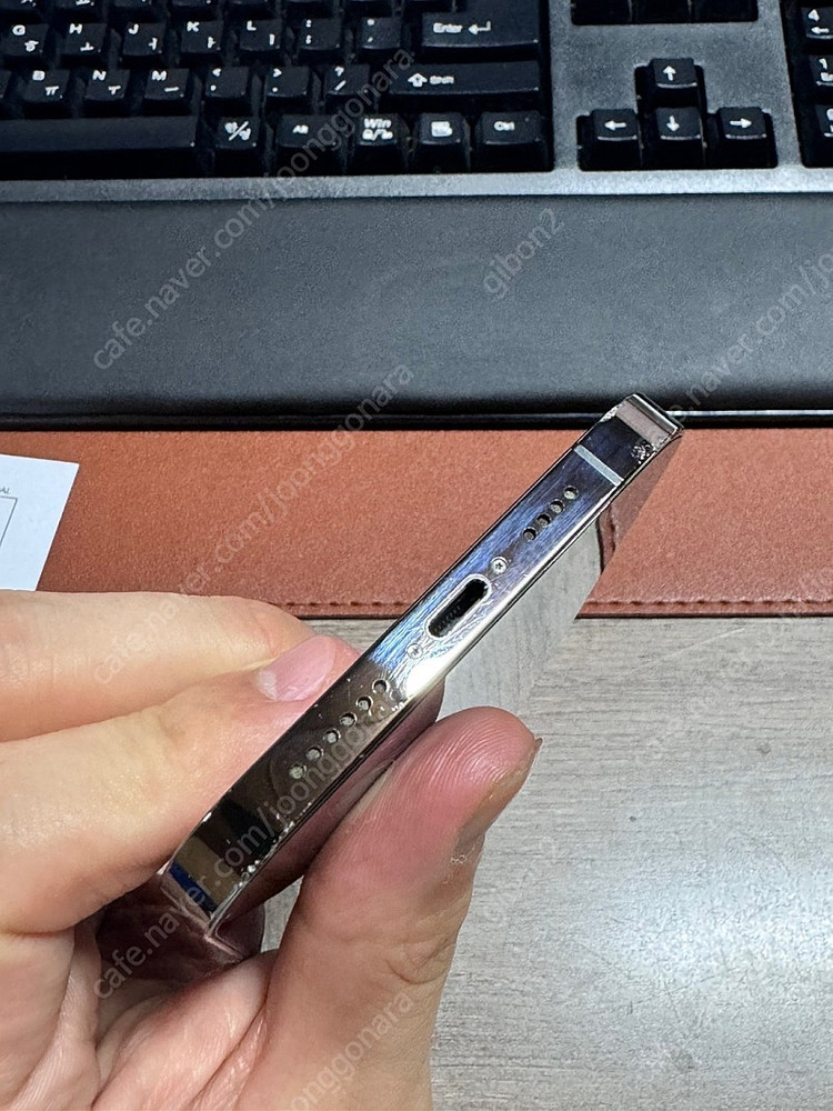 아이폰12 프로맥스 그래파이트 블랙 256 배터리 89% 팝니다.--4