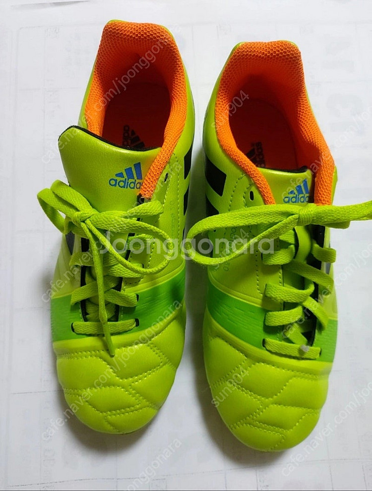 아디다스아동축구화nitrocharge 30 2.--0