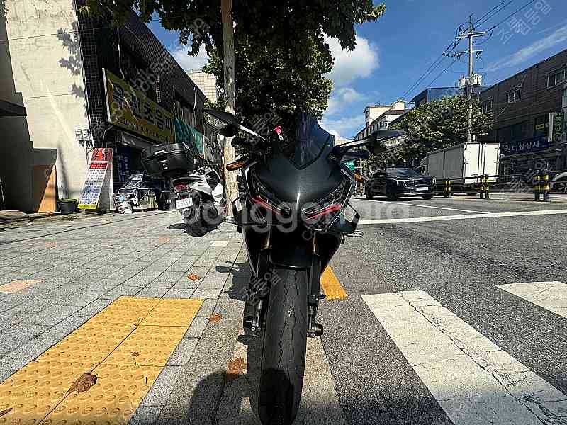 혼다 20년식 cbr 650r 풀배기 판매합니다.--4