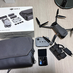 Dji 매빅3 플라이모어콤보 (DJI RC 포함) 판매합니다.