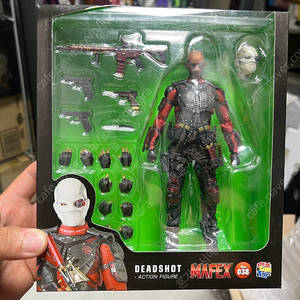 mafex마펙스 No.038 데드샷 deadshot 개봉품팝니다.