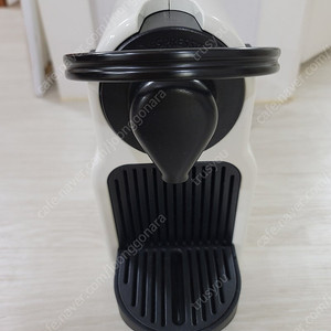 네스프레소 캡슐 커피머신 c40 팝니다.