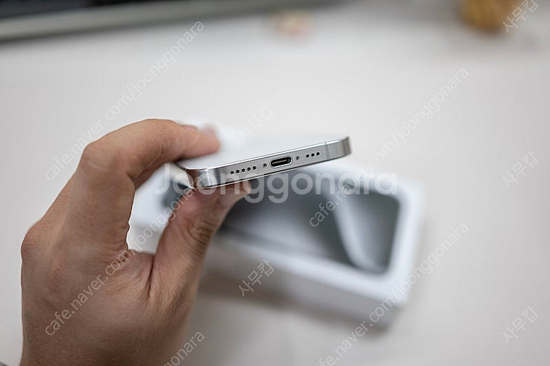 아이폰 15 Pro 화이트 티타늄 256G (95만원)...--2