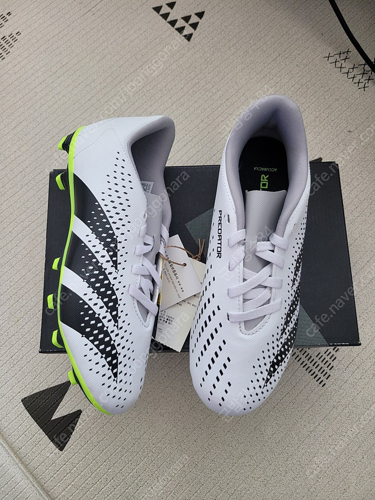 박스채 새상품 아디다스 아동 축구화 215 220 225--1