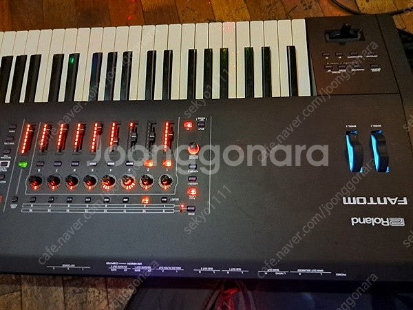 ROLAND FANTOM 8 신디사이저 판매합니다--3