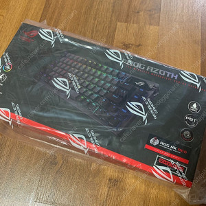 ASUS ROG AZOTH 한글각인 적축 판매합니다.