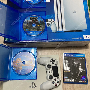 PS4 Pro + 소프트 팝니다.