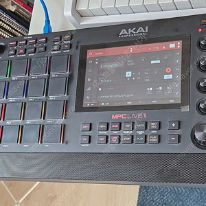 AKAI MPC LIVE 2