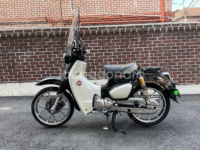 혼다 슈퍼커브 c125 블랙색상 20년식 판매합니다.--2