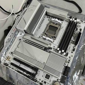 기가바이트 B650 AORUS ELITE AX ICE 팝니다