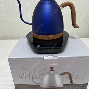 브뤼스타 아티산 구스넥 전기드립포트 600ml 문라이트블루 판매합니다.