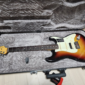 미펜) 펜더 FENDER AM ULTRA STRAT HSS RW ULTRBST 울트라 일렉기타 판매합니다.