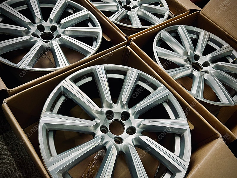 볼보 XC90 인스 20인치 휠 팝니다.--2