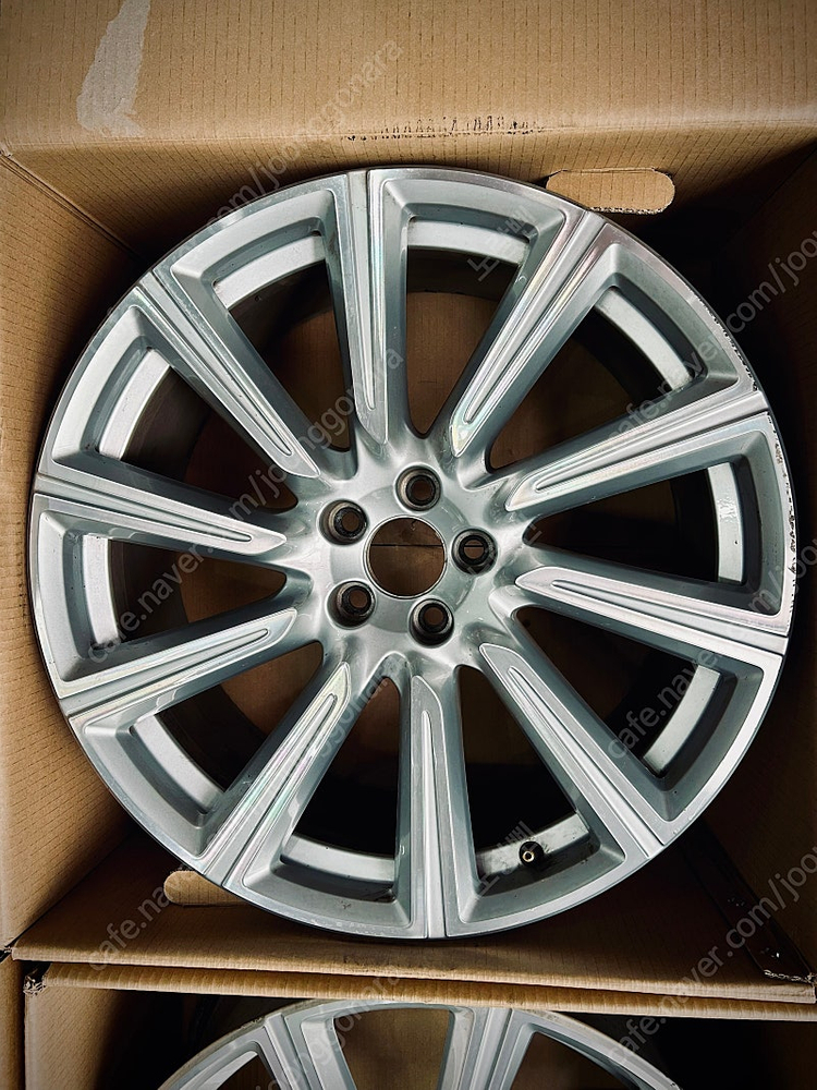 볼보 XC90 인스 20인치 휠 팝니다.--3