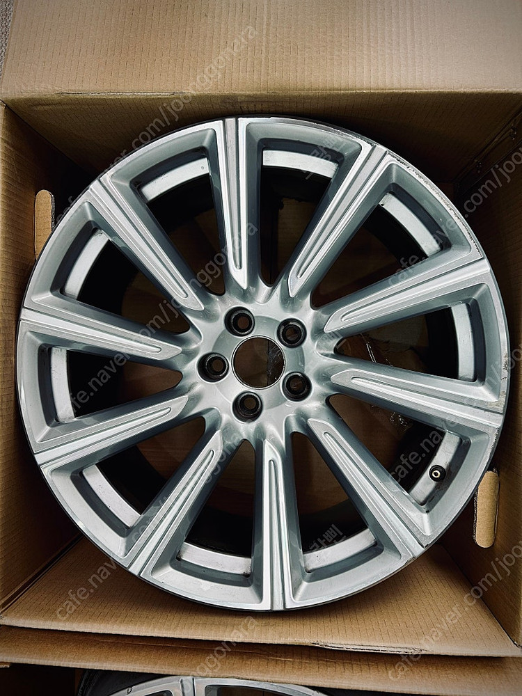 볼보 XC90 인스 20인치 휠 팝니다.--4