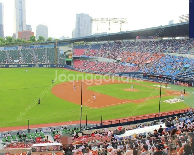 와일드카드 두산 VS KT 3루 네이비 통로--0