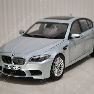 (구매글)파라곤 bmw m5 1:18 다이캐스트 구합니다.