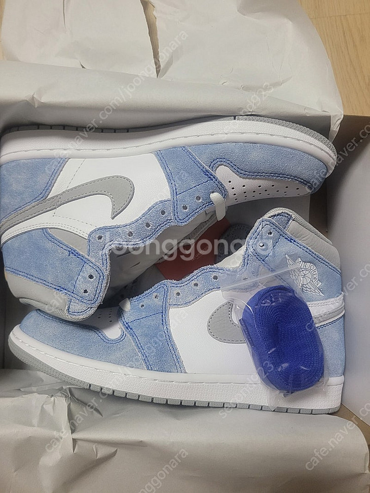 Jordan 1 Retro High OG Hyper R...--0