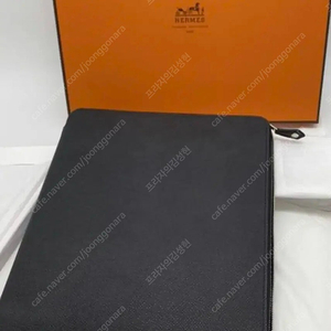 HERMES 에르메스 ZIP TABLET CLUTCH (Q 각인)