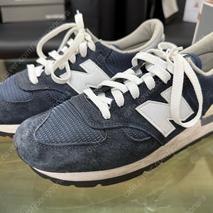 뉴발란스 m990v1 navy 260사이즈 팝니다.