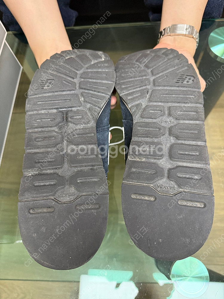 뉴발란스 m990v1 navy 260사이즈 팝니다.--2