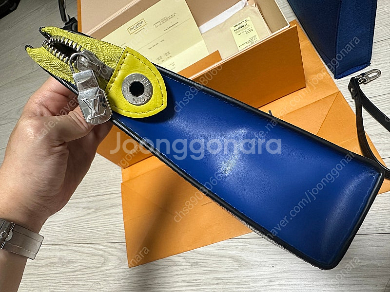 루이비통 클러치 포쉐트보야주 에피--4
