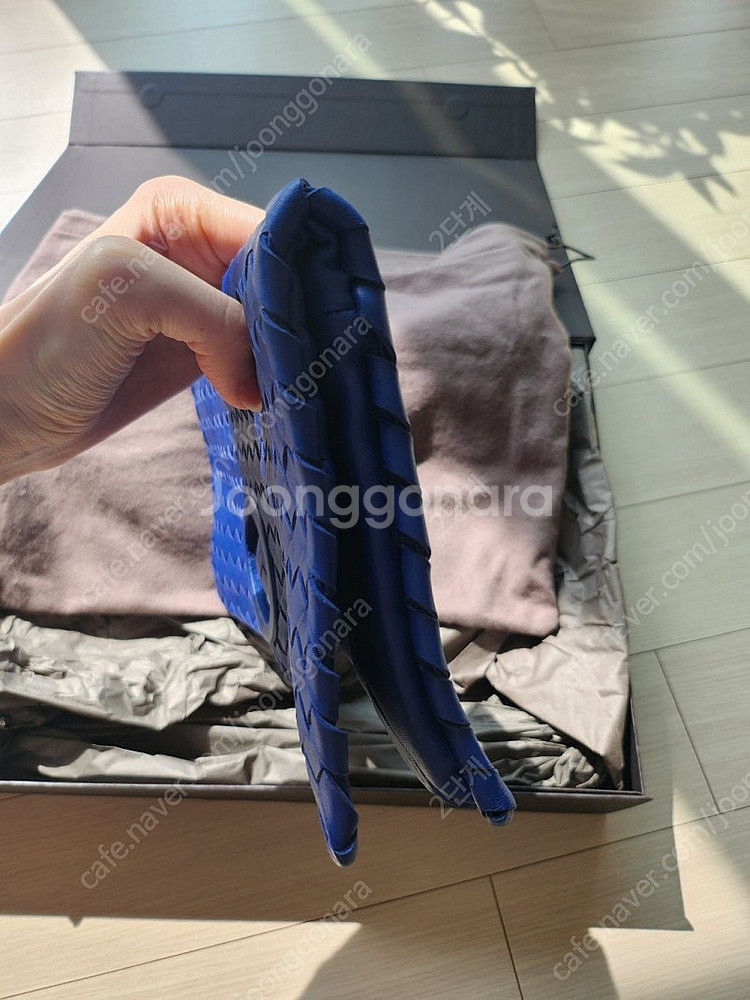 보테가베네타 여성 로얄블루 클러치백--2