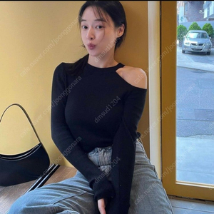 츄니토리 어깨 트임 니트