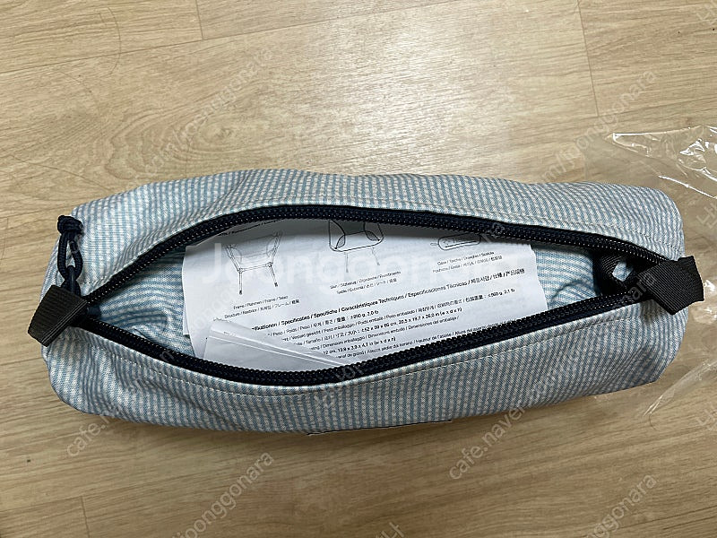 헬리녹스 체어원 메종키츠네 의자 1점 팝니다.--1