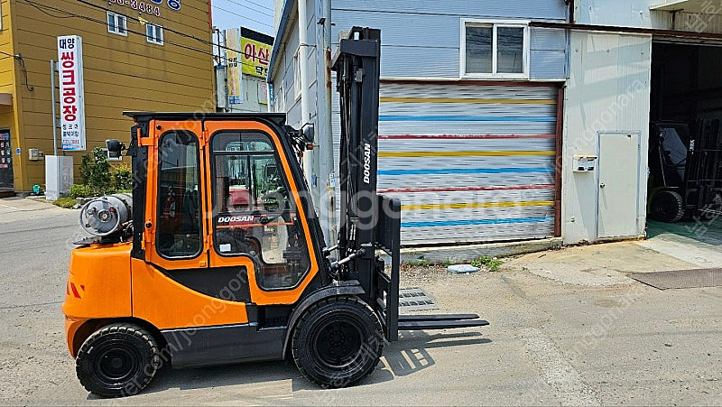 가스 지게차 3톤 2단 두산 자동발 차량상태최상--0