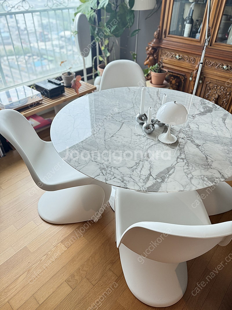 비트라 Vitra 팬톤체어 화이트--2