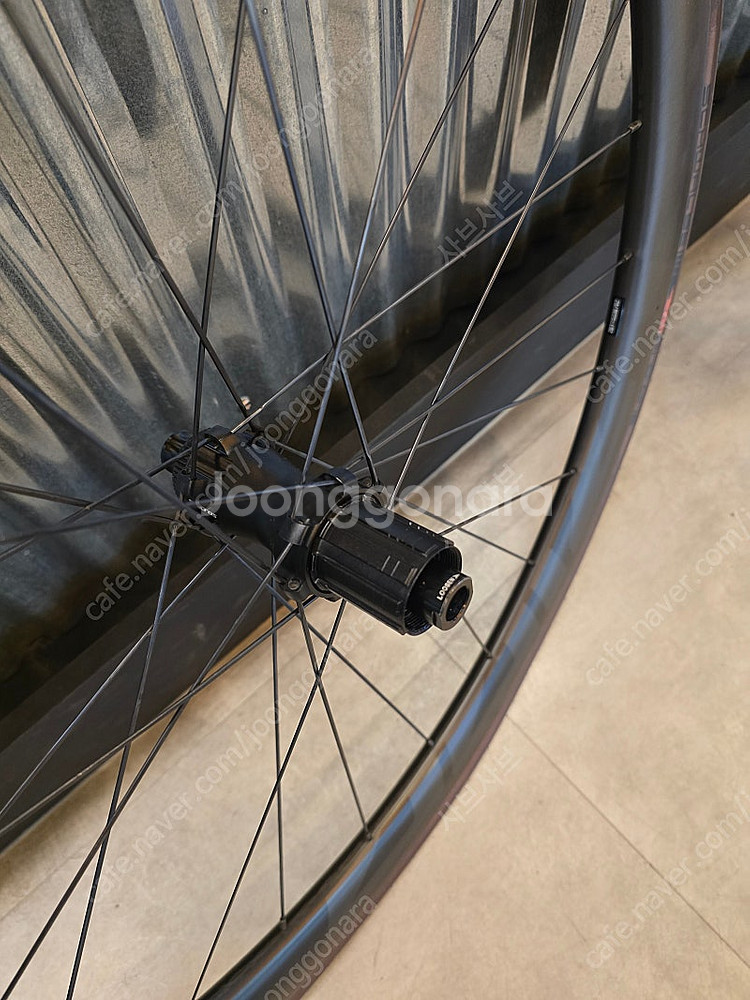 짚(zipp) 303 SE 카본 휠셋 A급 팝니다. (...--3