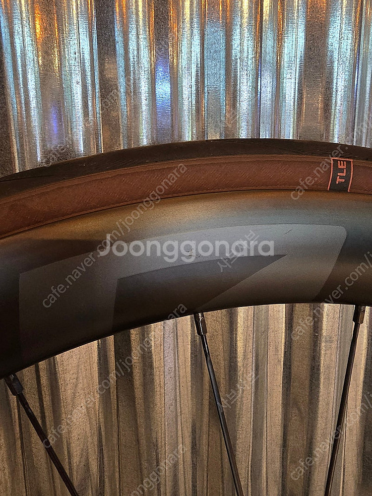 짚(zipp) 303 SE 카본 휠셋 A급 팝니다. (...--4