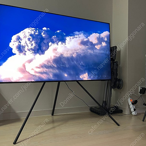 삼성전자 2023 Neo QLED 4K TV QNC95 55인치(138cm) + 스튜디오 스탠드 팔아요!