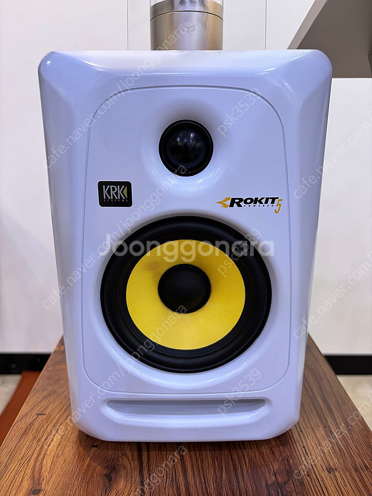 입문용 모니터 krk Rokit5 화이트 팔아요--0