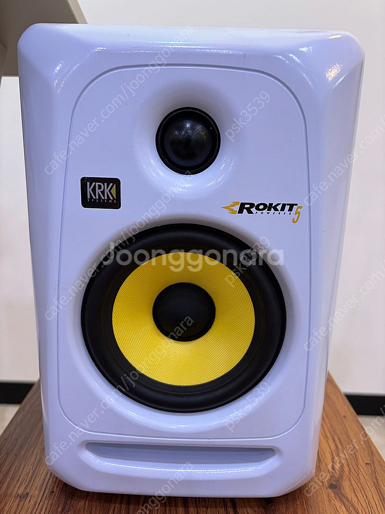 입문용 모니터 krk Rokit5 화이트 팔아요--1