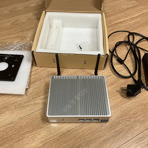 미니pc HTPC 무소음 팝니다.(cpu: 3965u)