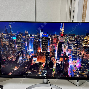 LG 32UQ750P 32인치 4K 144hz 모니터 판매합니다.