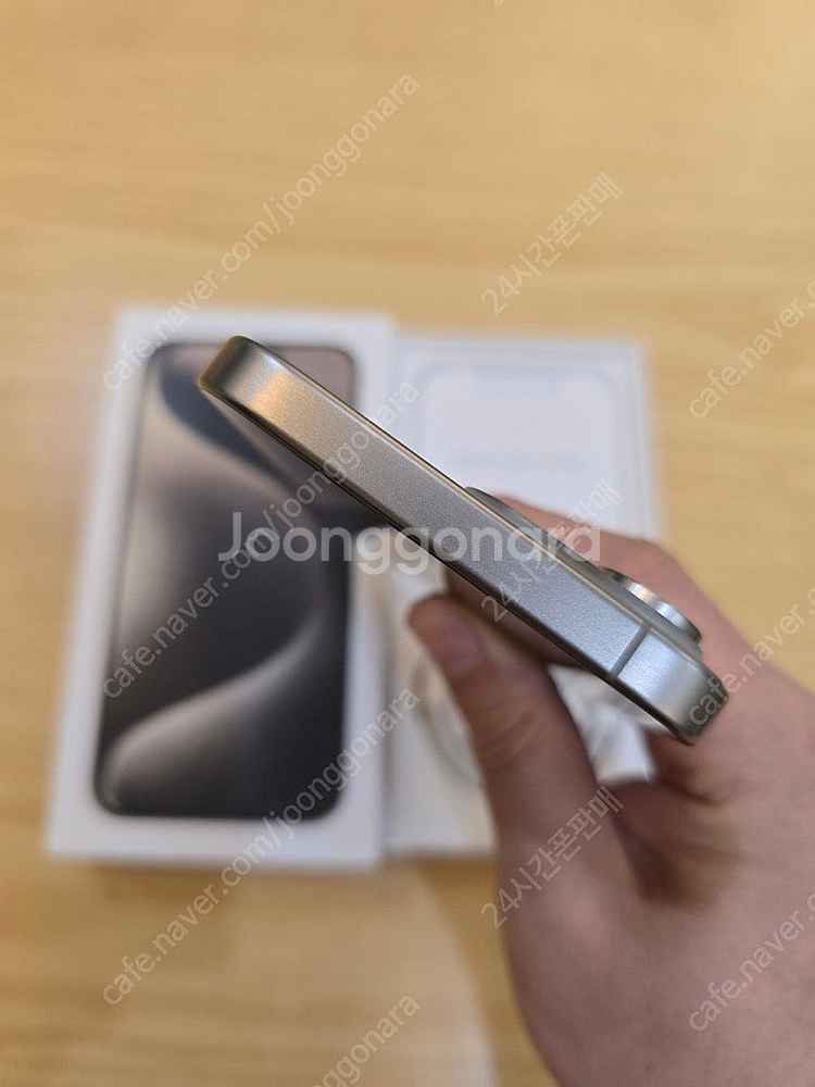 아이폰15프로맥스네추럴티타늄256gb 자급제폰판매합니다--3