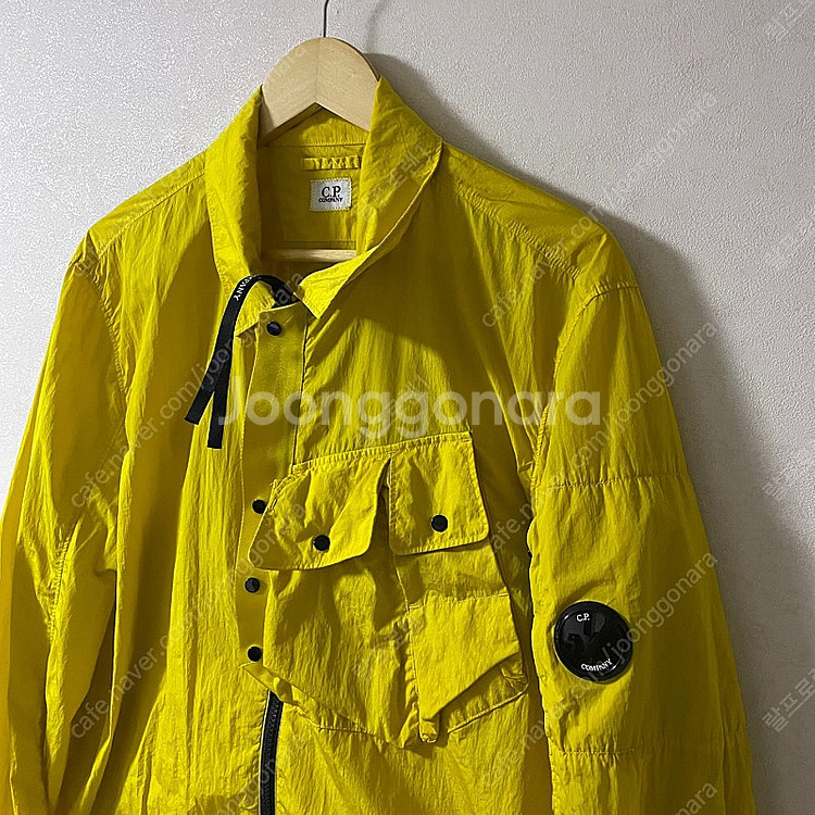 C.P 씨피컴퍼니 22S/S 렌즈 와펜 크롬오버셔츠 옐...--1