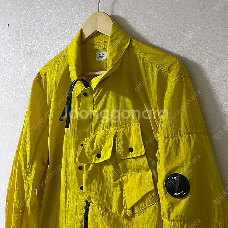 C.P 씨피컴퍼니 22S/S 렌즈 와펜 크롬오버셔츠 옐...--5