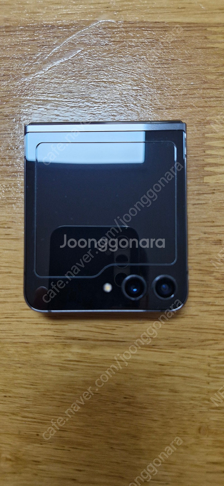 갤럭시 Z플립5 256g 그라파이트색상 판매합니다--1