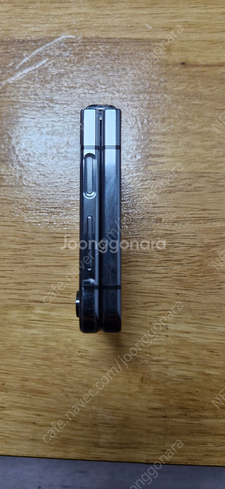 갤럭시 Z플립5 256g 그라파이트색상 판매합니다--5