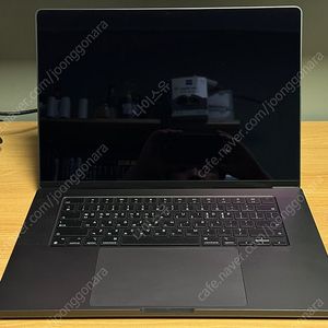 맥북 프로 16인치 M3 Pro 기본형 스블 팝니다.
