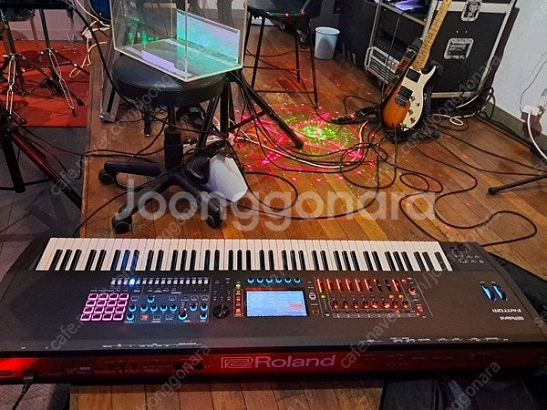 ROLAND FANTOM 8 신디사이저 판매합니다--1
